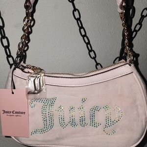 ✨️NWT JUICY COUTURE BLUSH PINK WITH RHINESTONES/ COMES WITH  FREE BAG CHARM✨️💗